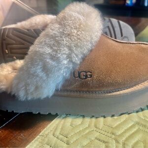 UGG  Disquette platform Chestnut and Ivory Shearling Slippers sz 9